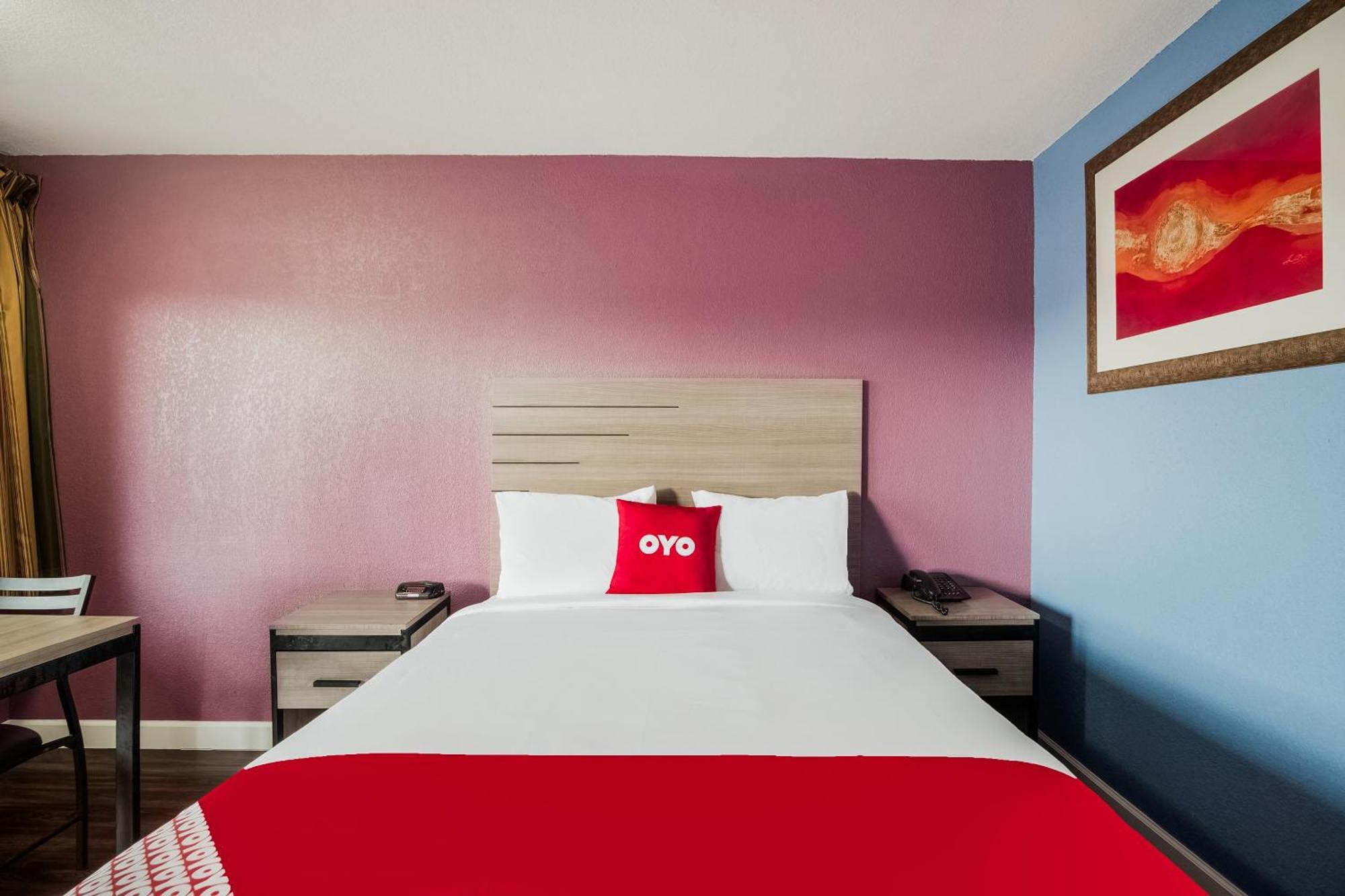 Oyo N Fm-1960 Champions Tx Hotel Houston